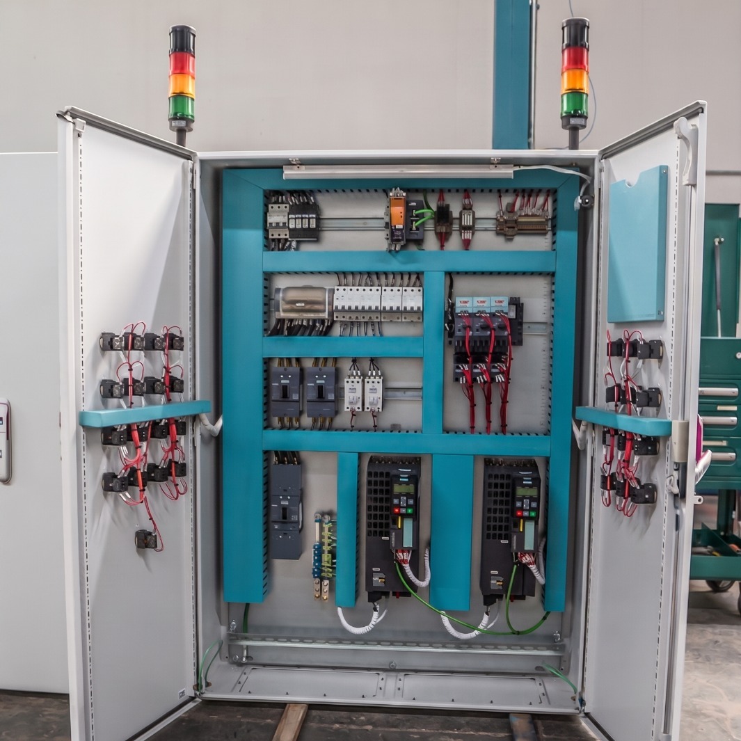 CENTRO DE COMANDO DE MOTORES - SIEMENS COM 2 INVERSORES G120